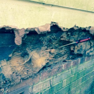 Rotten band sill