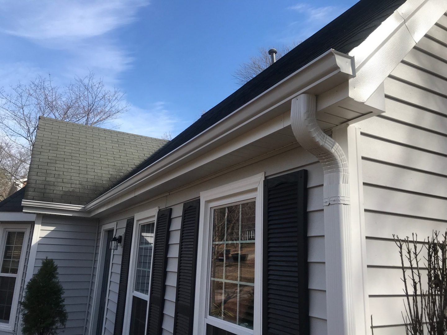 Coffey-Creek-Dr.-Charlotte-completed.-Windows-doors-and-vinyl-siding-3-1