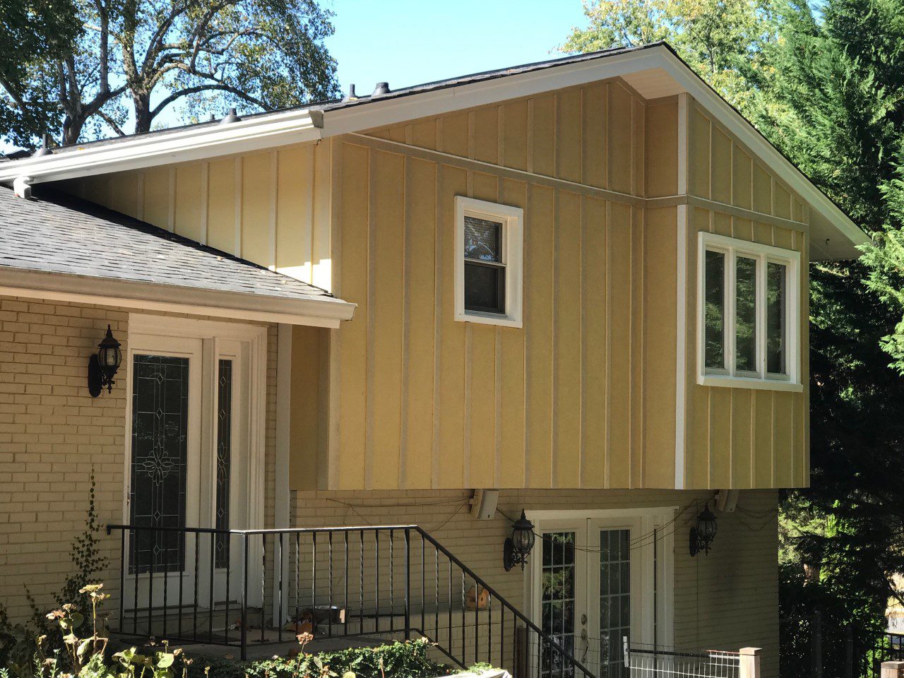 Hardie® Plank board and batten wintercrest dr.