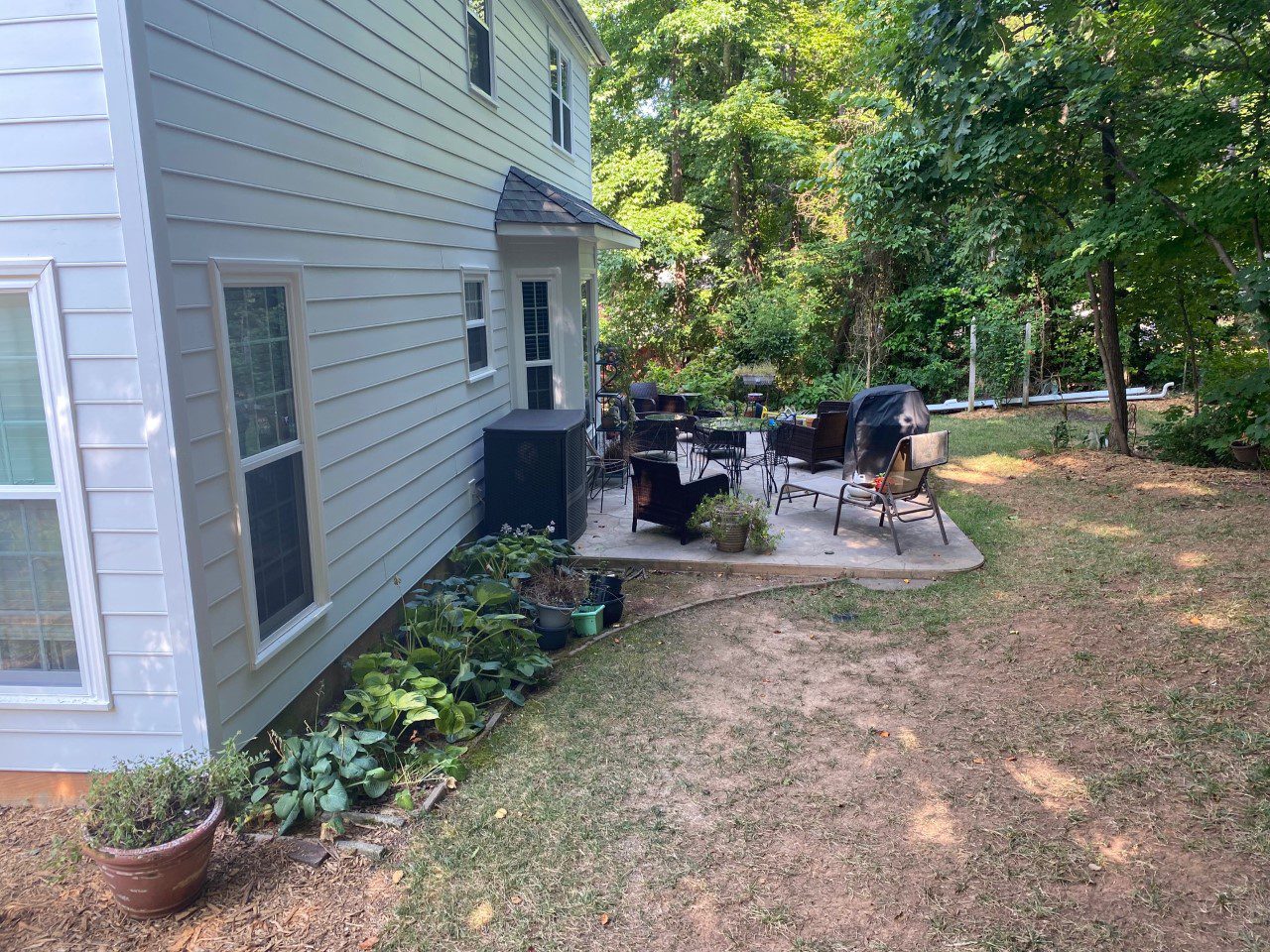 side view of completed charlotte Hardie® Plank siding installation