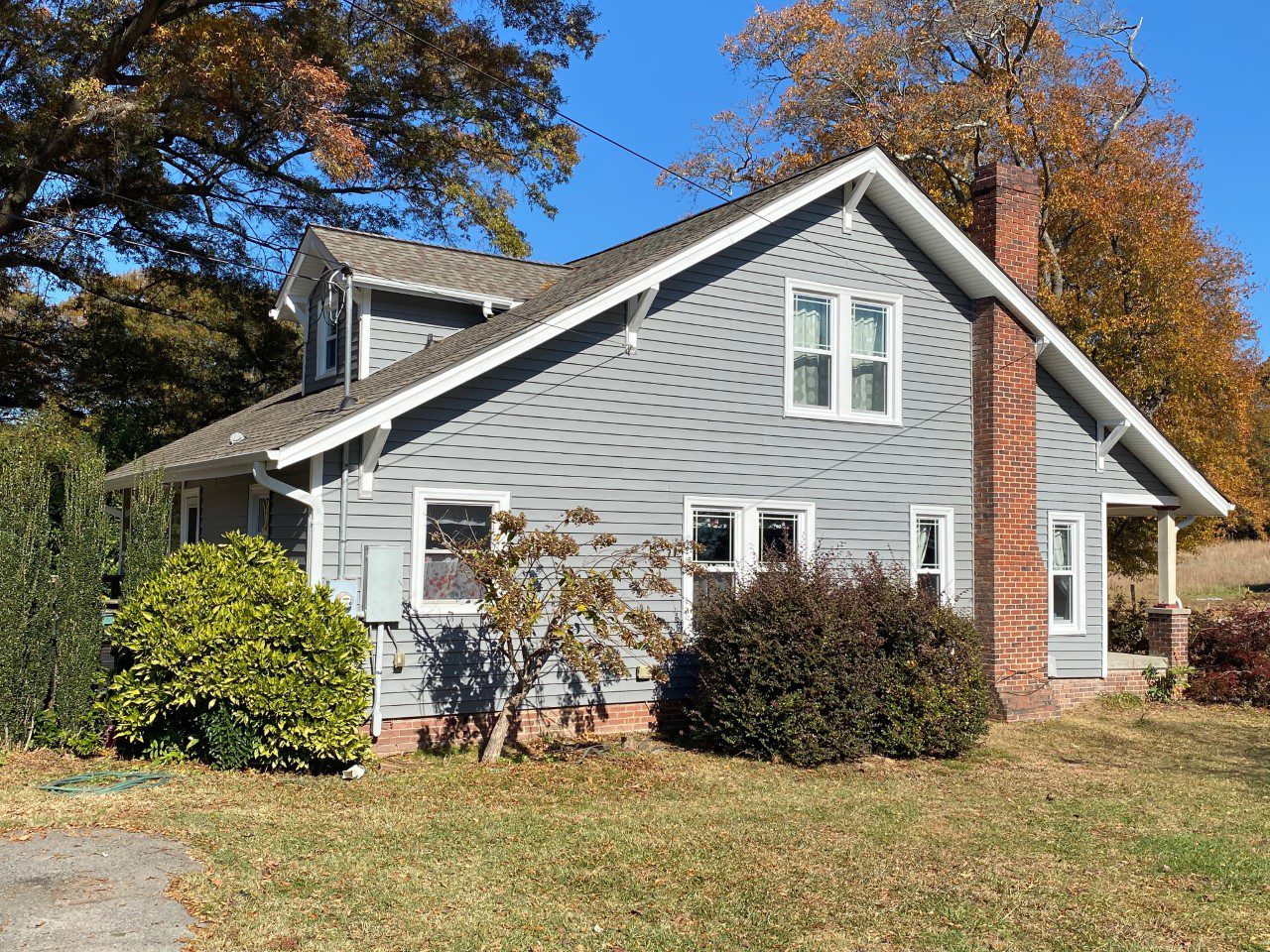 Completed Simonton Windows and mastic ovation vinyl siding side view